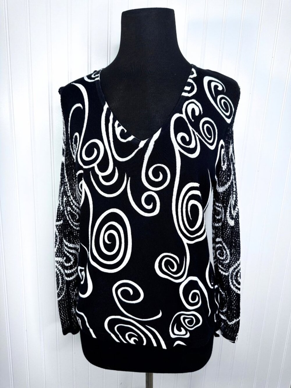 Nygard Collection Women's Knit Lightweight Sweater Top V-Neck Petites Size L
